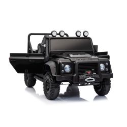 Električni avtomobilček Land Rover Defender 110 SVX 12V, črne barve, pogon 4X4, LED luči, vzmetenje sprednjih in zadnjih koles, 2,4 GHz daljinski upravljalnik, USB/Aux vhod, Bluetooth, litijeva baterija, 4 X 25W motor, ORIGINALNA registracija