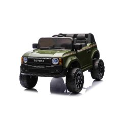 Električni avtomobilček Toyota Landcruiser 12V, vojaško zelena barva, širok enojni sedež, 2,4 GHz daljinski upravljalnik, USB/AUX vhod, Bluetooth, vzmetenje, litijeva baterija, LED luči, 2 X 25W motor, ORIGINALNA registracija