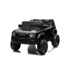 Električni avtomobilček Toyota Landcruiser 12V, črne barve, širok enojni sedež, 2,4 GHz daljinski upravljalnik, USB/AUX vhod, Bluetooth, vzmetenje, litijeva baterija, LED luči, 2 X 25W motor, ORIGINALNA registracija