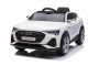 Električni avtomobilček Audi E-tron Sportback 12V, bel, širok enojni sedež s tritočkovnim varnostnim pasom, 2,4 GHz daljinski upravljalnik, USB/AUX vhod, vzmetenje, litijeva baterija, LED luči, 2 X 25W motor, ORIGINALNA registracija