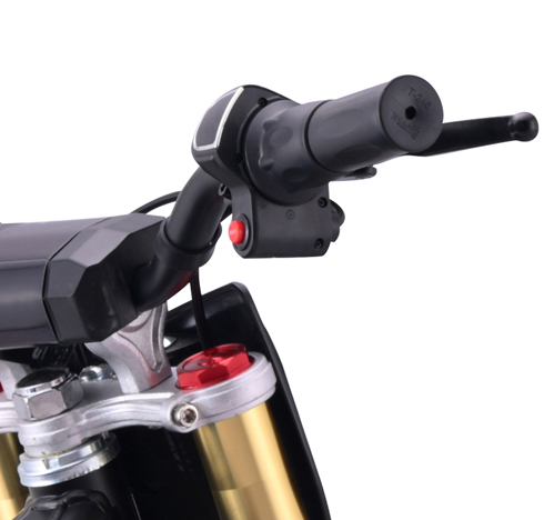 Regulátor rýchlosti s posilnenou vidlicou a riadidiel